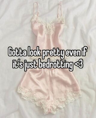 Gotta look pretty even if
it's just bedrotting <3