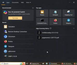Il menu in questione, avviso Recommended: Copilot in alto a sinistra e Edge browsing history in basso a destra